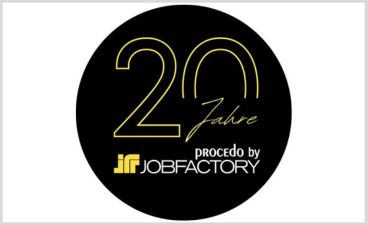 Logo 20 Jahre Jobfactory Schwarzer Kreis mit gelb-weißer Schrift: das Logo zu 20 Jahren Jobfactory