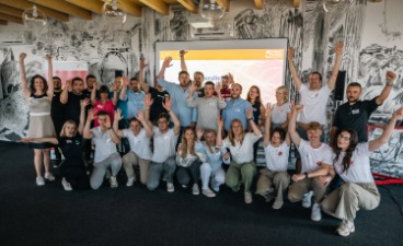 Gruppenbild der Gewinner des 5-Euro-Business in Augsburg